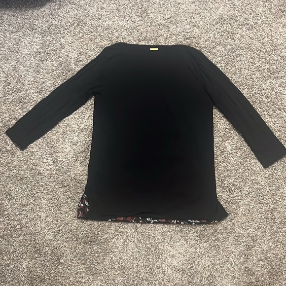 Michael Kors 3/4 sleeve. Medium. Black/maroon/cream. - Picture 5 of 5